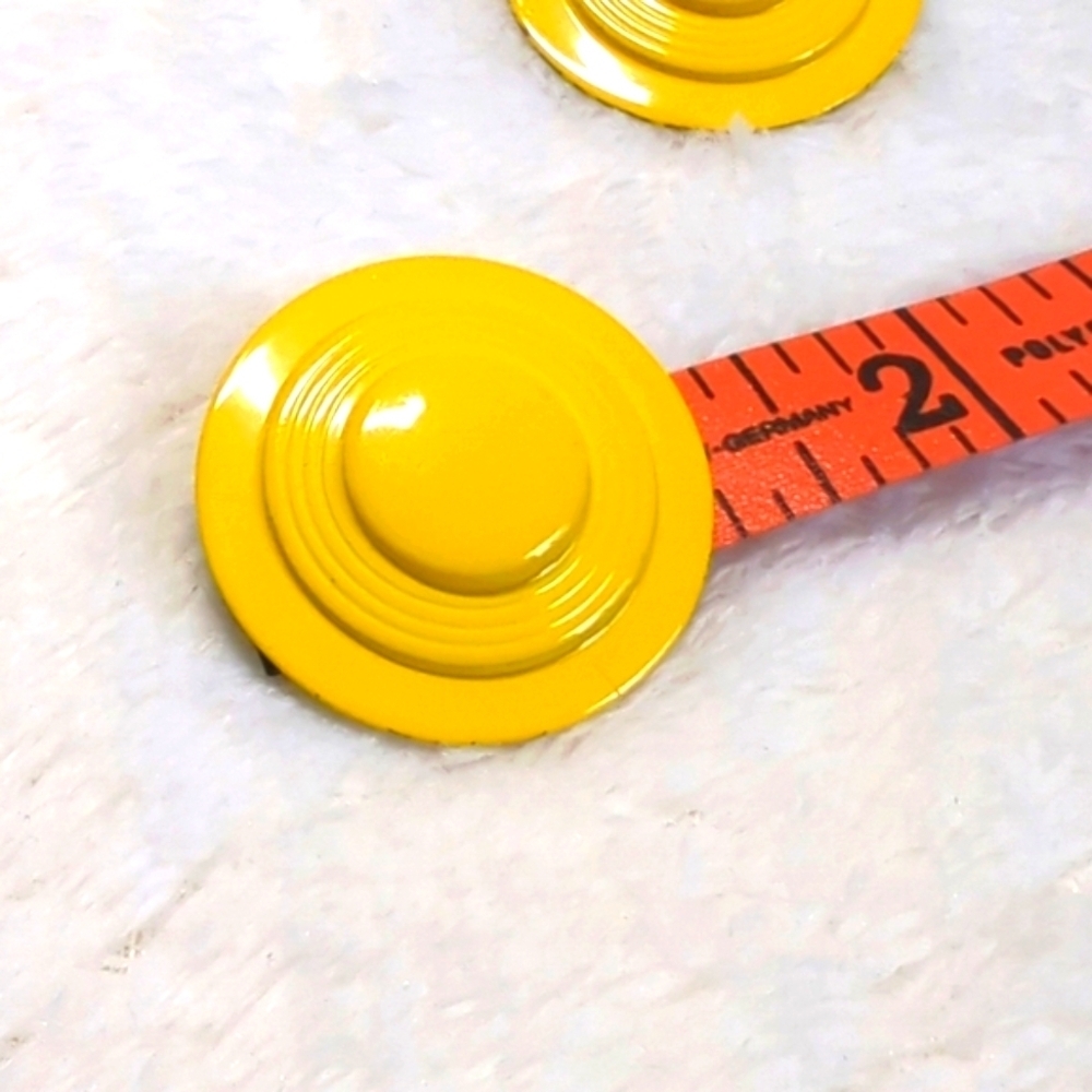 Vintage 70's Yellow Enamel and Goldtone Clip Earrings - Qty 2 pairs - Picture 6 of 7